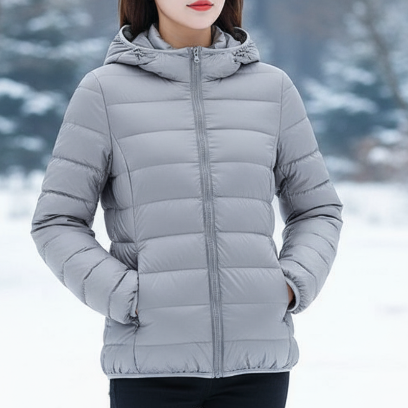 Nora Kurtka Damska – Ultralekka, Wodoodporna Kurtka z Odpinanym Kapturem i Eleganckimi Zakładkami